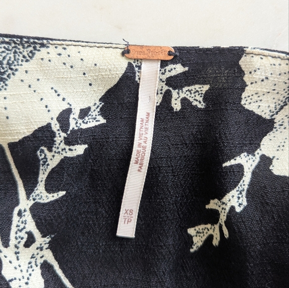 Free People XS Black & Cream Floral Print Flutter Sleeve Mini Wrap Dress - Picture 3 of 11